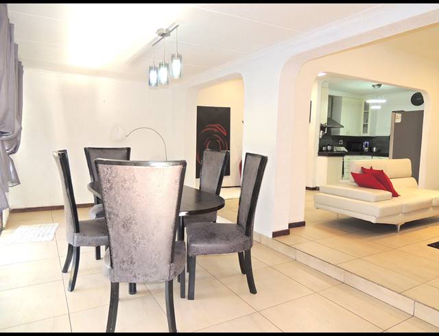 4 BEDROOM HOUSE FOR SALE IN STRUBENSVALLEI
